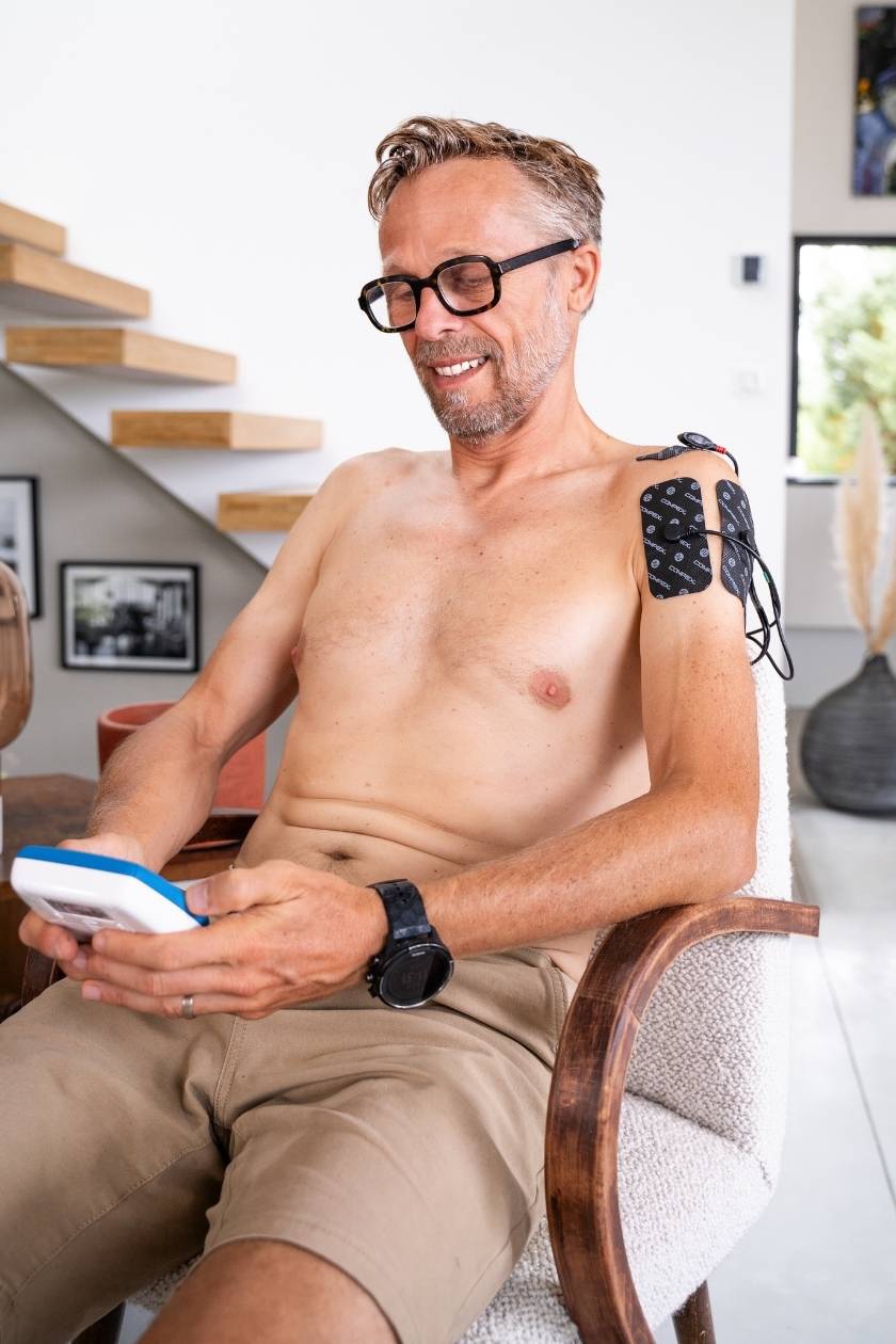 COMPEX FIT 1.0 EMS MUSCLE STIMULATOR WITH TENS - Image 3